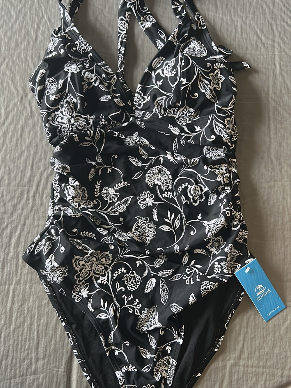 Cupshe Black and White Floral One-Piece Swimsuit